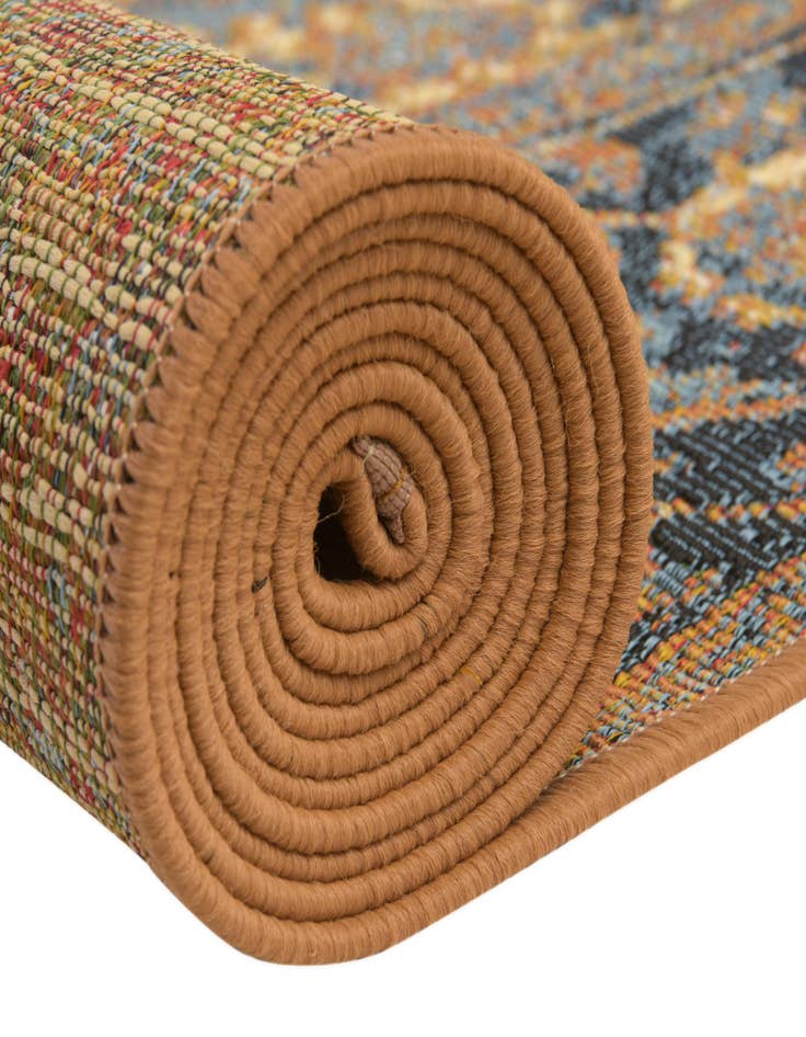 Detail image of 6' x 6'  Washable Traditional Indoor / Outdoor Square Rug