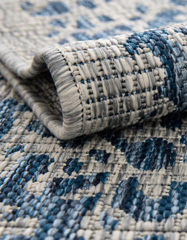 Detail image of 10' x 10'  Washable Traditional Indoor / Outdoor Square Rug