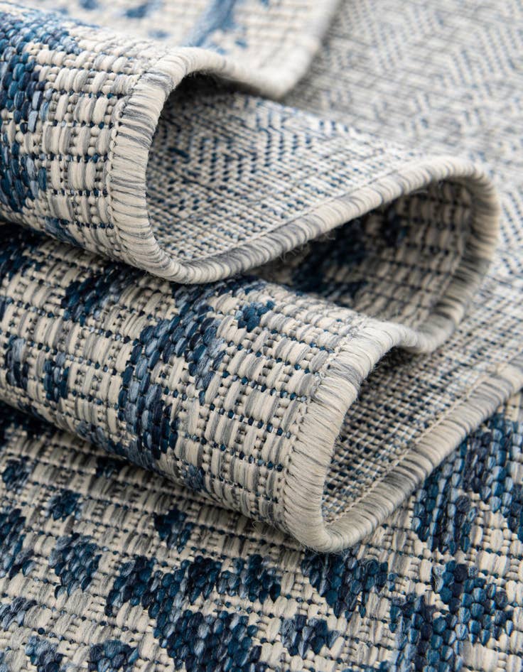 Detail image of 10' x 10'  Washable Traditional Indoor / Outdoor Square Rug