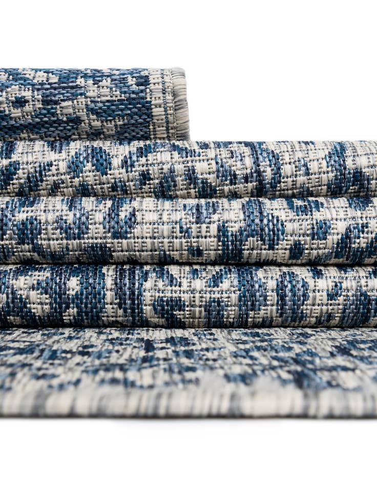 Detail image of 10' x 10'  Washable Traditional Indoor / Outdoor Square Rug