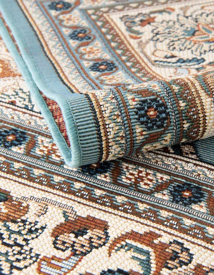 Detail image of 7' 10 x 7' 10  Washable Traditional Indoor / Outdoor Square Rug