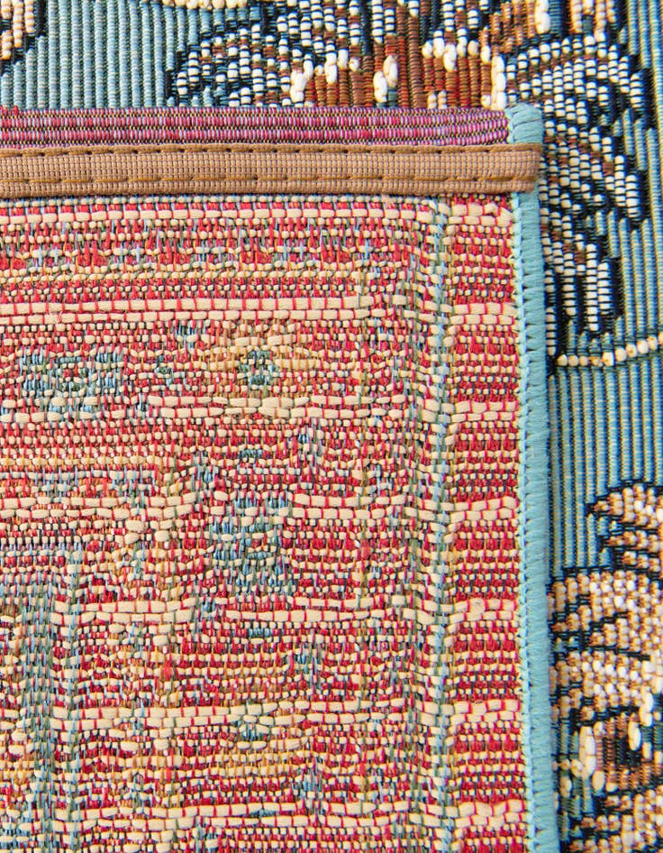 Detail image of 7' 10 x 7' 10  Washable Traditional Indoor / Outdoor Square Rug