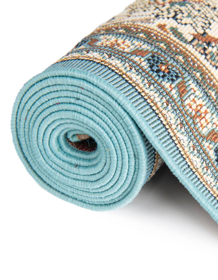 Detail image of 7' 10 x 7' 10  Washable Traditional Indoor / Outdoor Square Rug