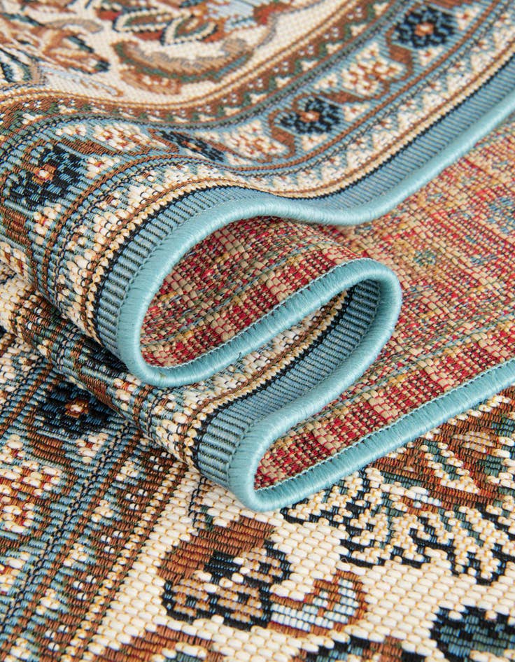 Detail image of 7' 10 x 7' 10  Washable Traditional Indoor / Outdoor Square Rug