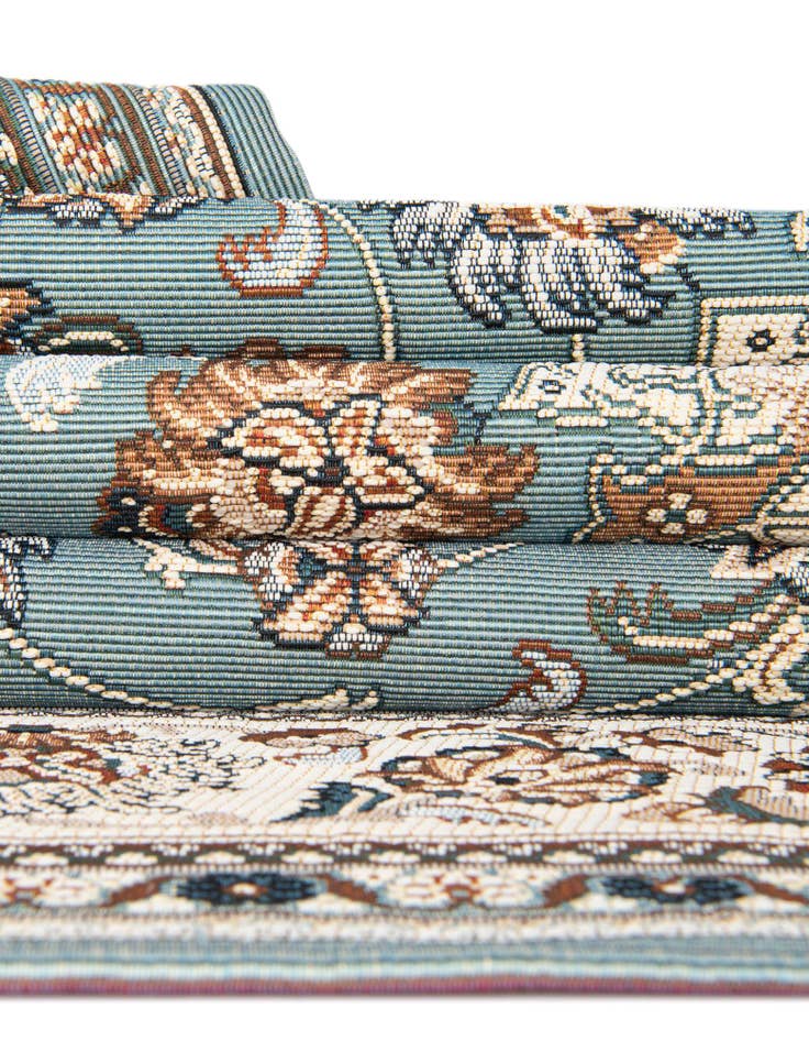 Detail image of 7' 10 x 7' 10  Washable Traditional Indoor / Outdoor Square Rug