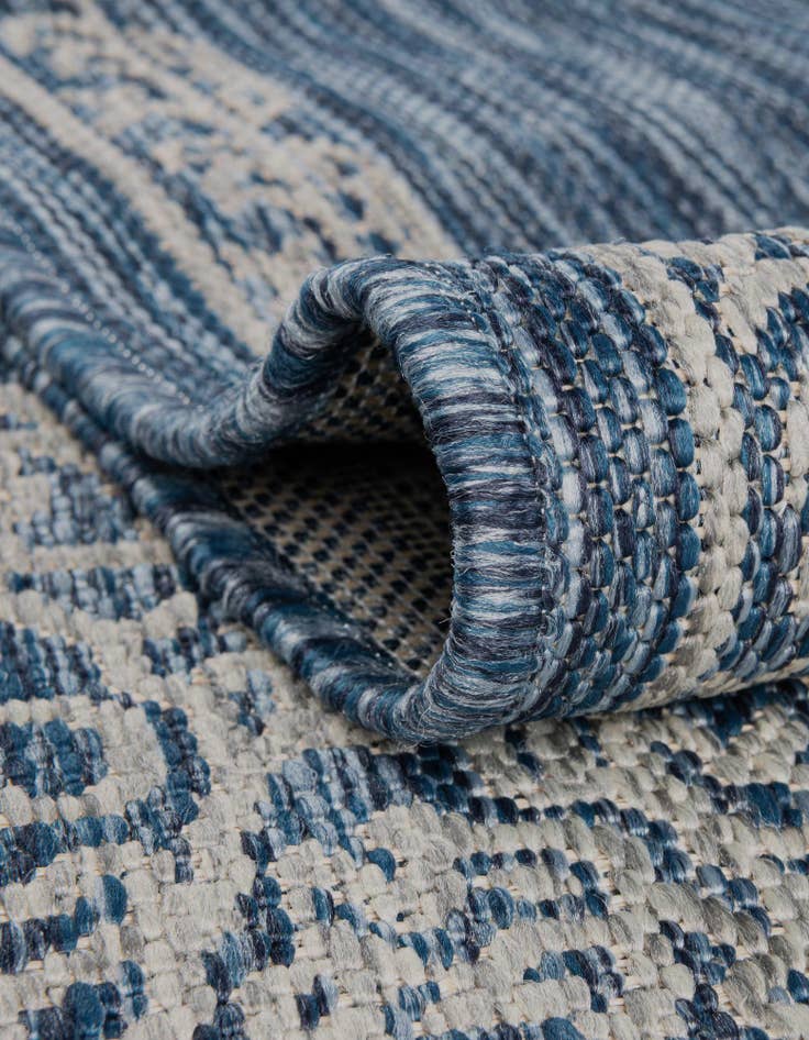 Detail image of 10' x 10'  Washable Traditional Indoor / Outdoor Square Rug