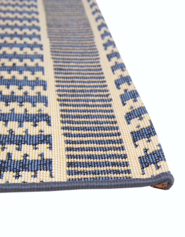 Detail image of 6' x 6' Easy-Clean Trellis Indoor / Outdoor Square Rug