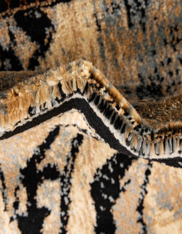 Detail image of 5' 3 x 5' 3 Pioneer Square Rug