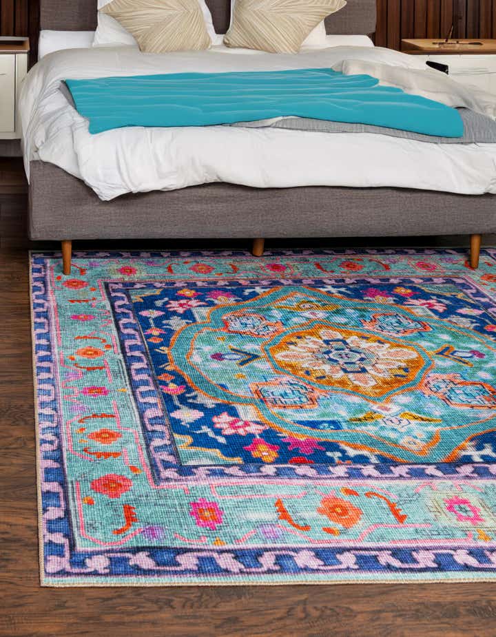 7' 6 x 7' 6 Washable Timeless Square Rug