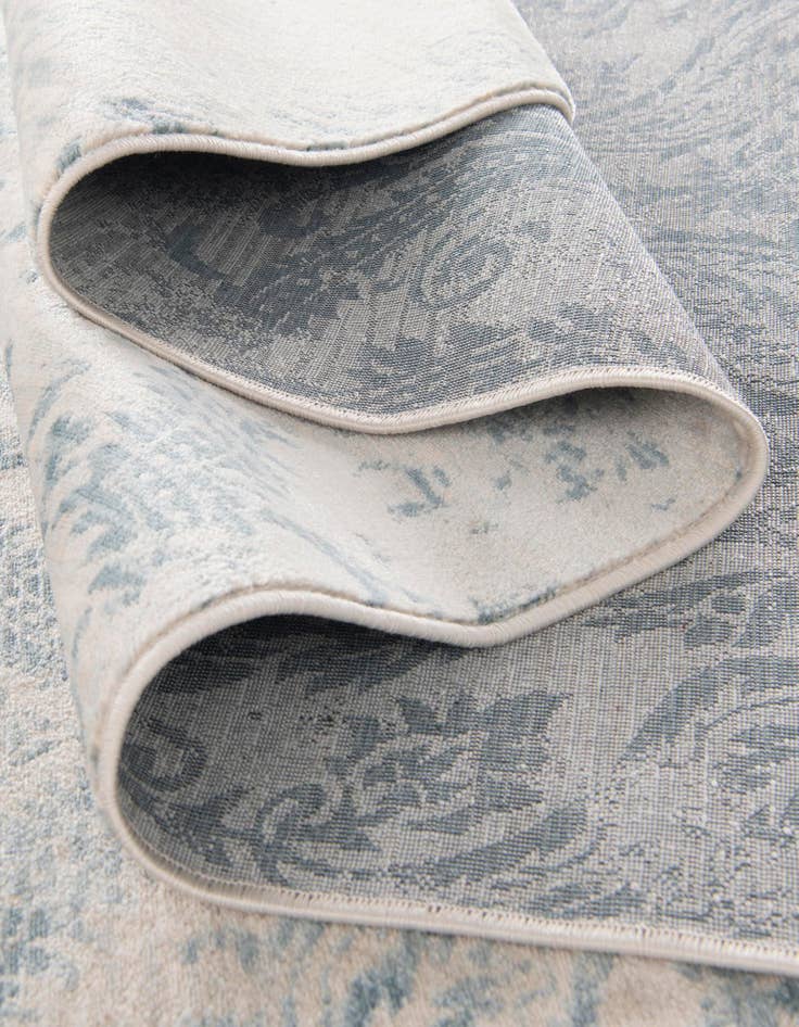 Detail image of 7' 10 x 7' 10 Victoria Square Rug