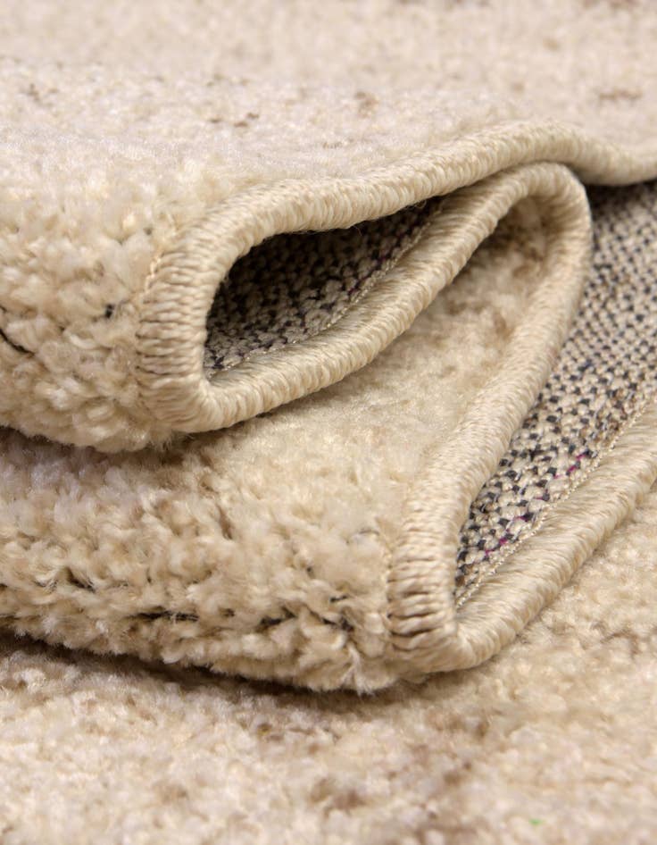 Detail image of 5' x 10' Angelica Runner Rug