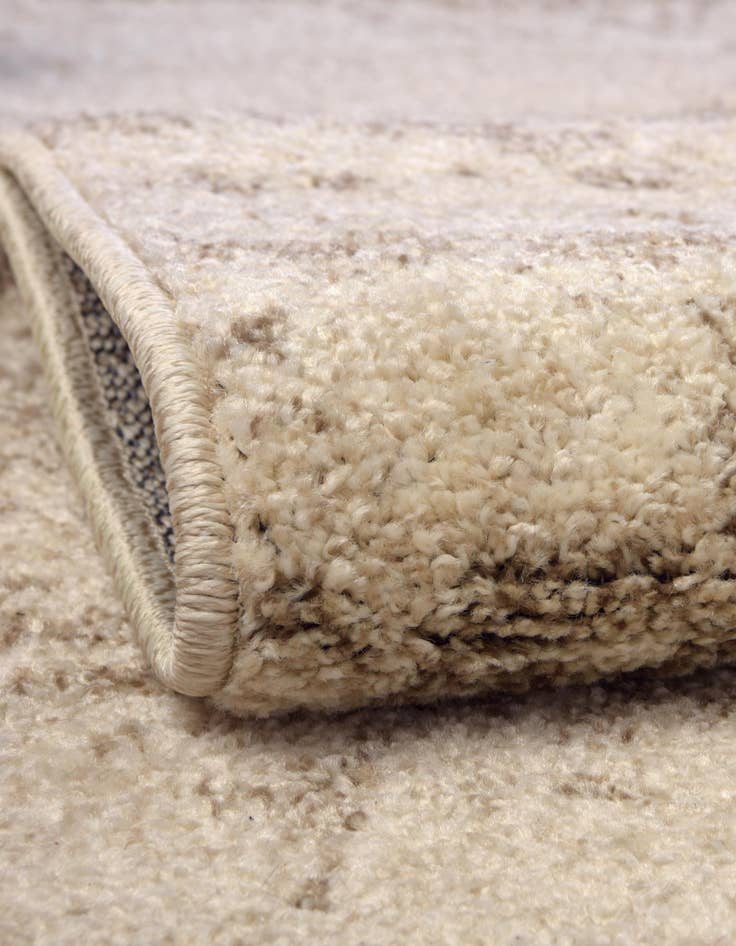 Detail image of 5' x 10' Angelica Runner Rug