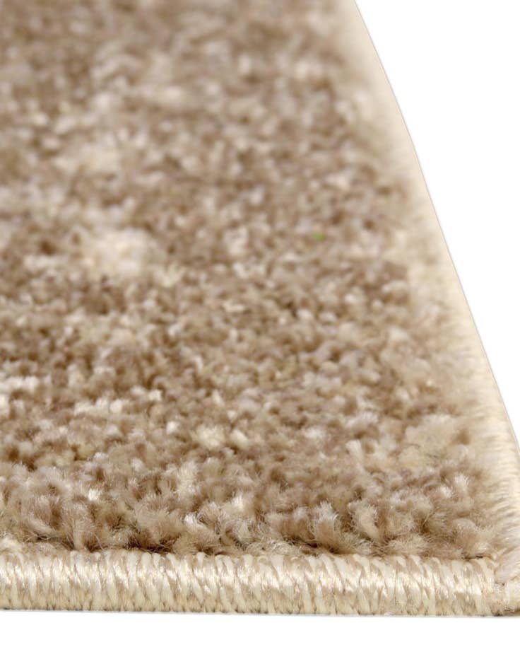 Detail image of 5' x 10' Angelica Runner Rug