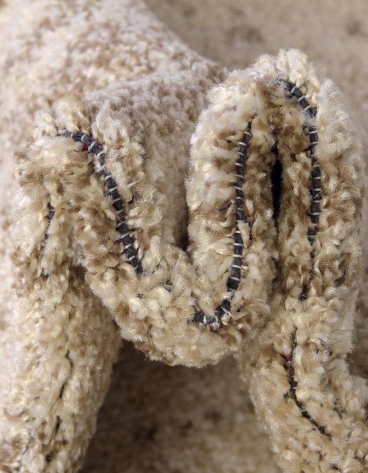 Detail image of 5' x 10' Angelica Runner Rug