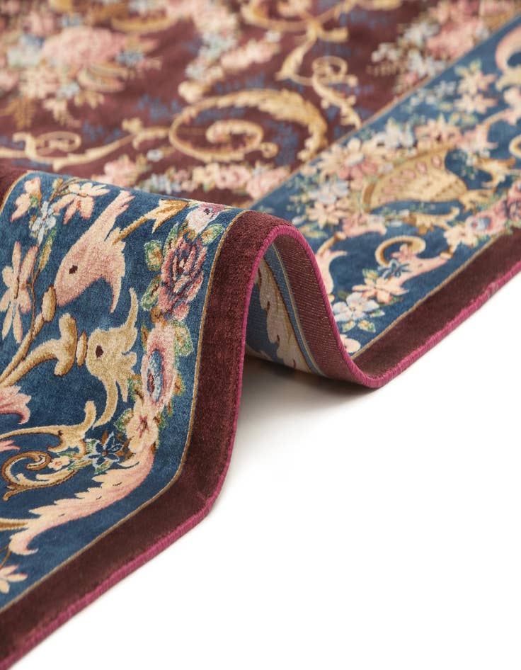 Detail image of 5' 8 x 9' 1 Ghom Design Rug