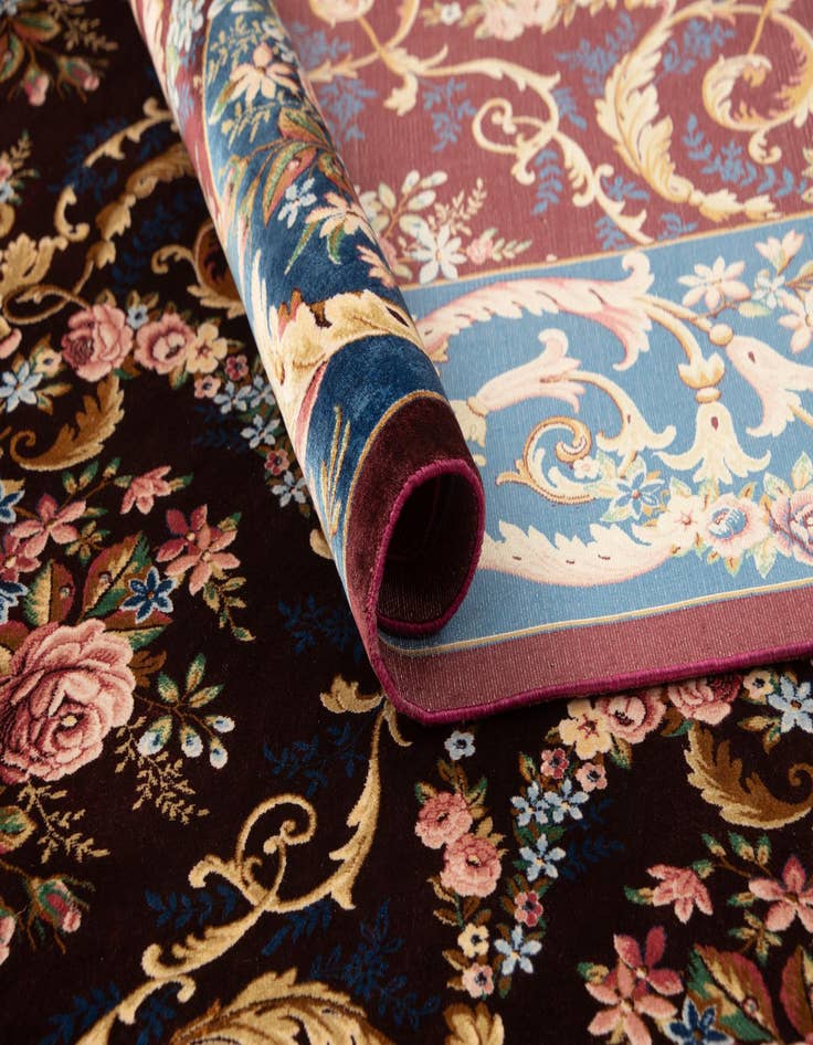 Detail image of 5' 8 x 9' 1 Ghom Design Rug