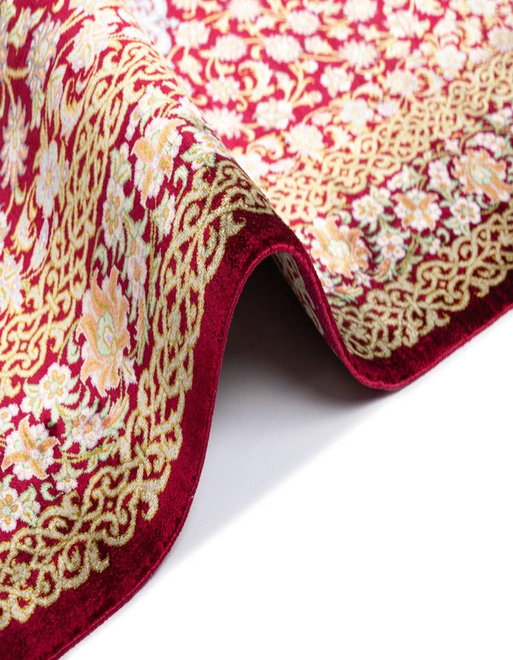 Detail image of 2' 7 x 4' 4 Ghom Silk Rug