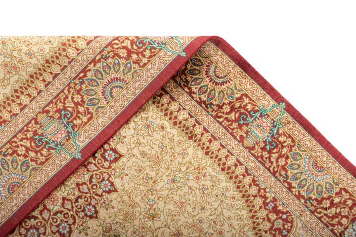 2' 7 x 4' Ghom Silk Rug