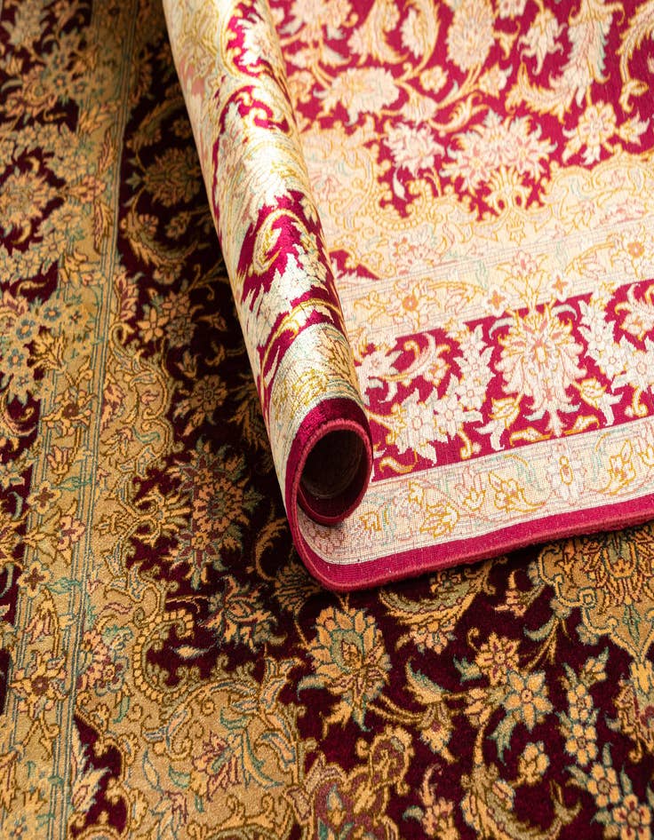 Detail image of 3' 3 x 4' 11 Ghom Silk Rug