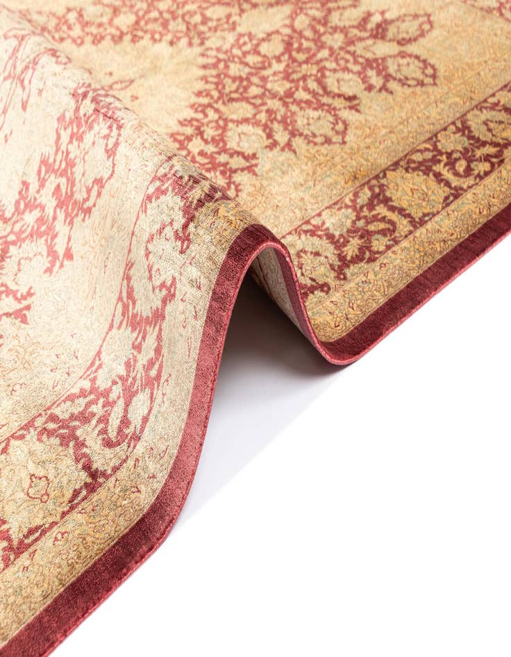 Detail image of 3' 3 x 4' 11 Ghom Silk Rug