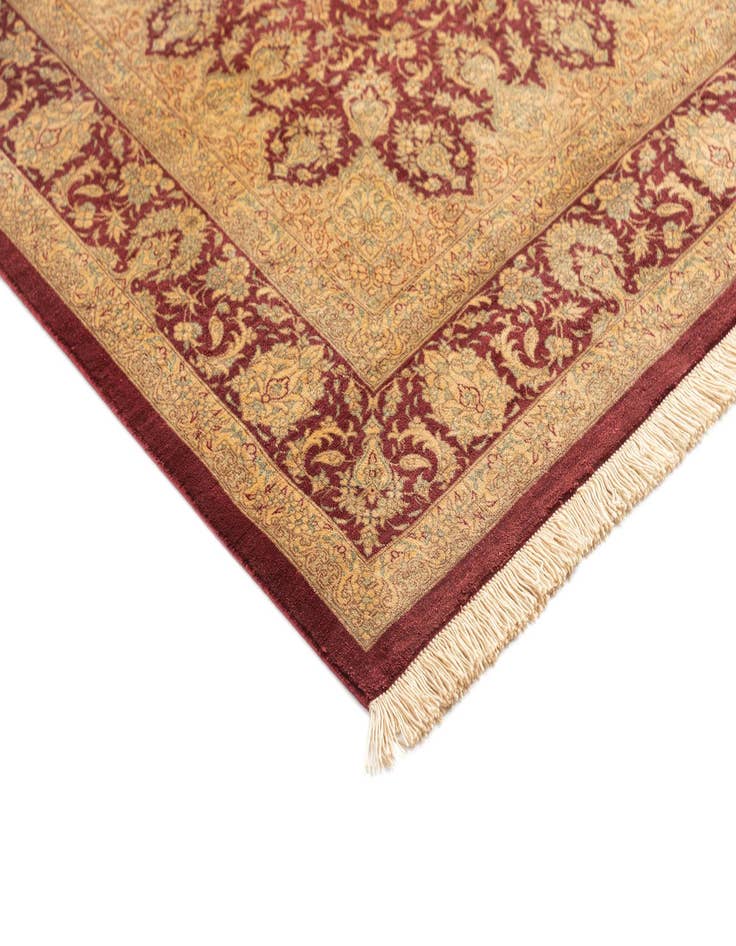 Detail image of 3' 3 x 4' 11 Ghom Silk Rug