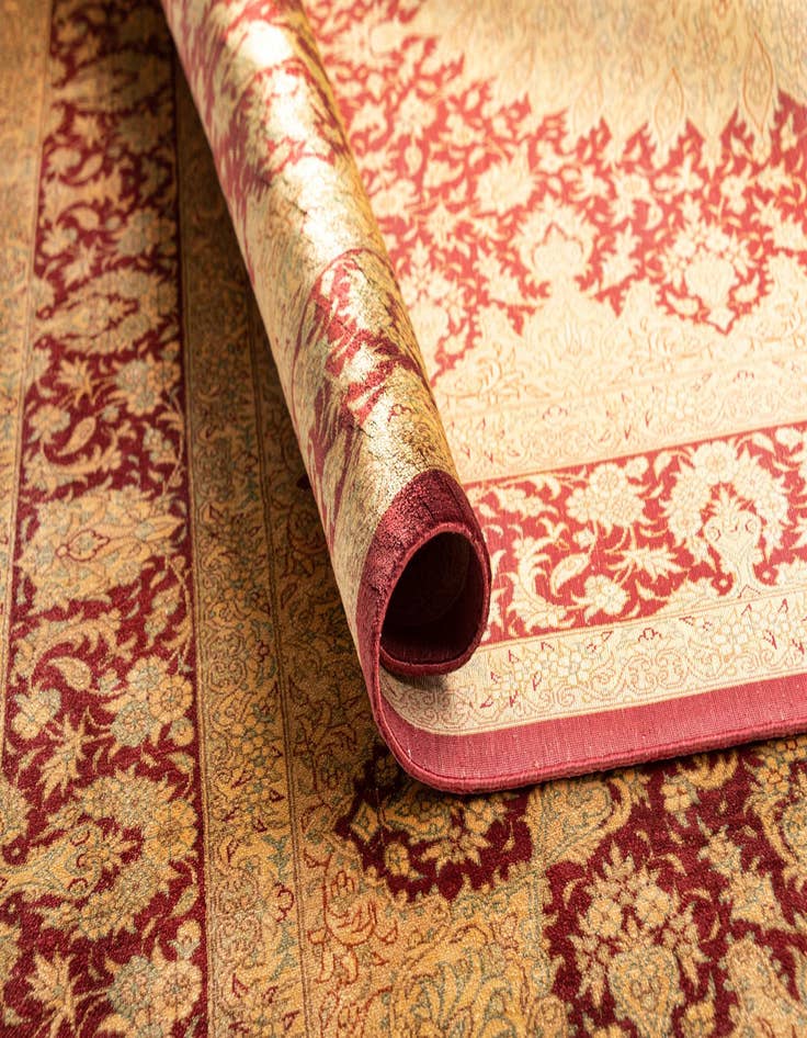 Detail image of 3' 3 x 4' 11 Ghom Silk Rug