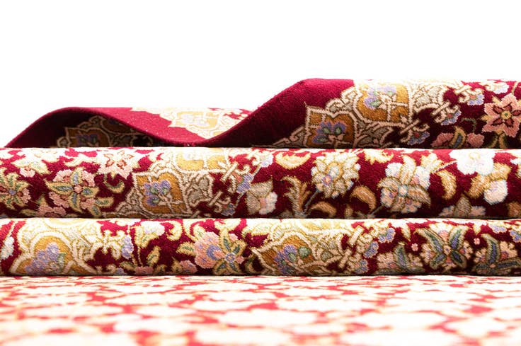 Detail image of 4' 4 x 6' 9 Ghom Silk Rug