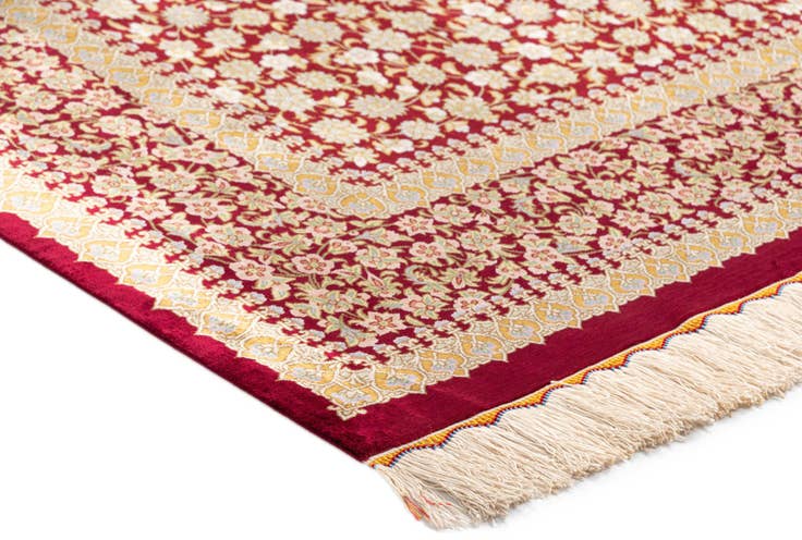 Detail image of 4' 4 x 6' 9 Ghom Silk Rug