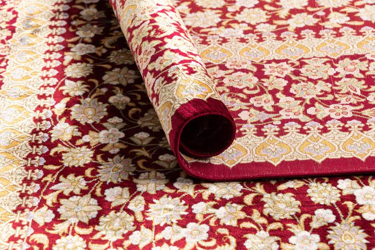 Detail image of 4' 4 x 6' 9 Ghom Silk Rug