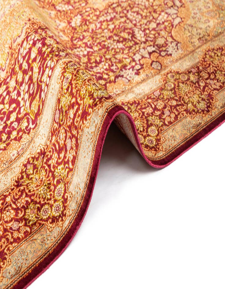 Detail image of 3' 4 x 4' 11 Ghom Silk Rug