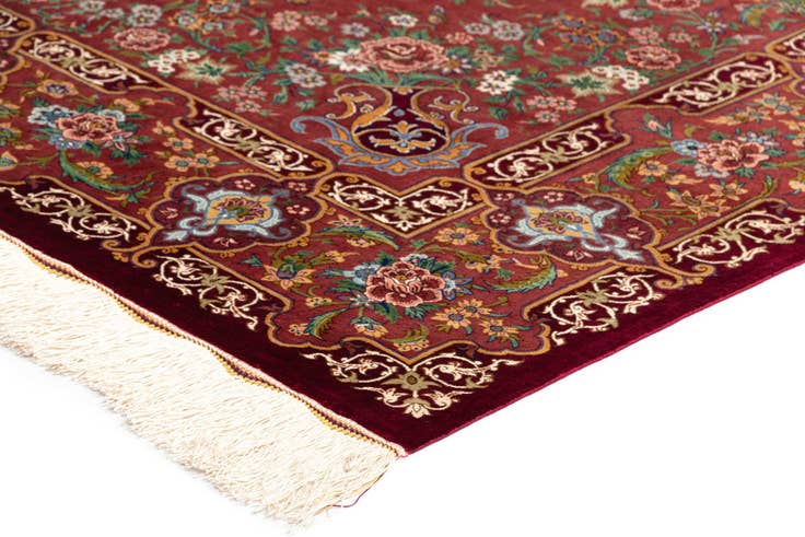Detail image of 4' 2 x 6' 6 Ghom Silk Rug