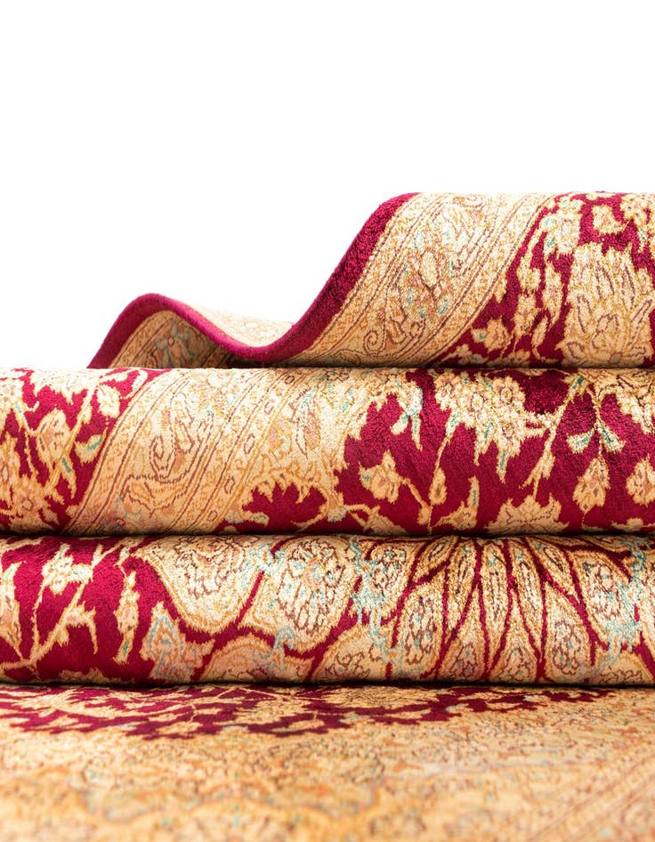 Detail image of 4' 4 x 6' 5 Ghom Silk Rug