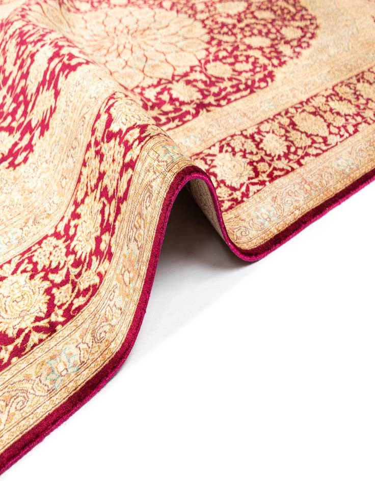 Detail image of 4' 4 x 6' 5 Ghom Silk Rug