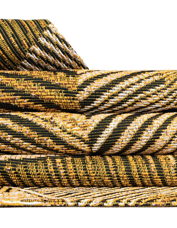 Detail image of 3' x 3' Easy-Clean Botanical Indoor / Outdoor Round Rug