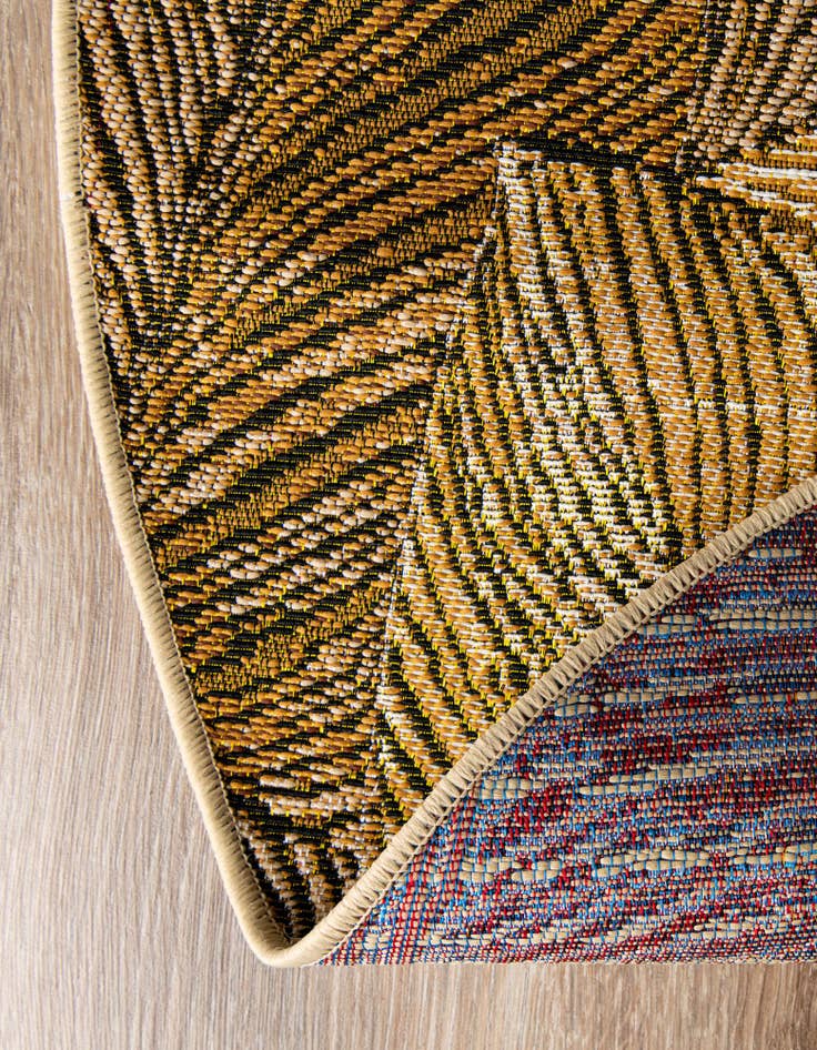 Detail image of 6' x 6'  Washable Botanical Indoor / Outdoor Round Rug
