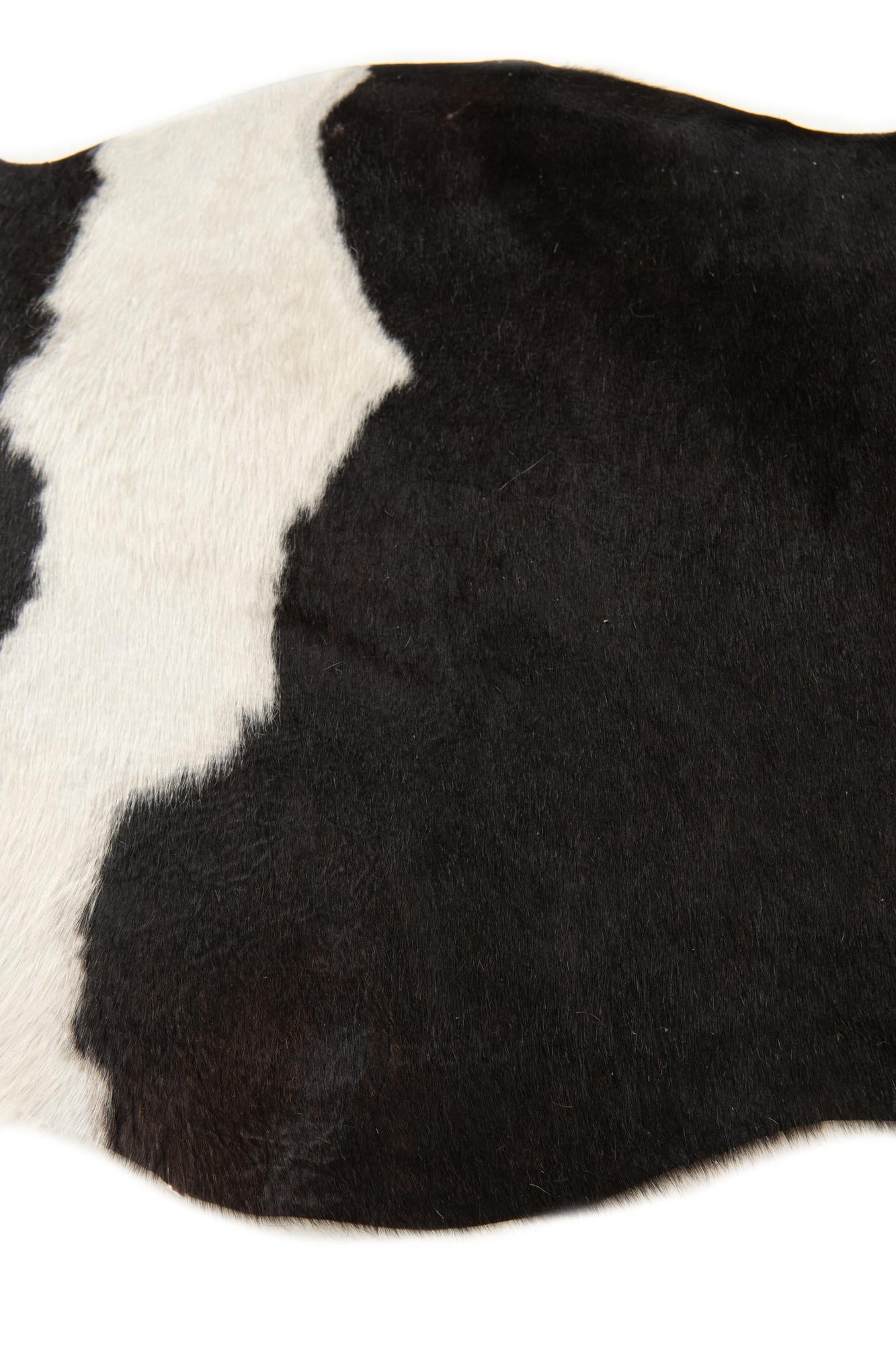 2' 1 x 2' 10 Cowhide Leather Rug