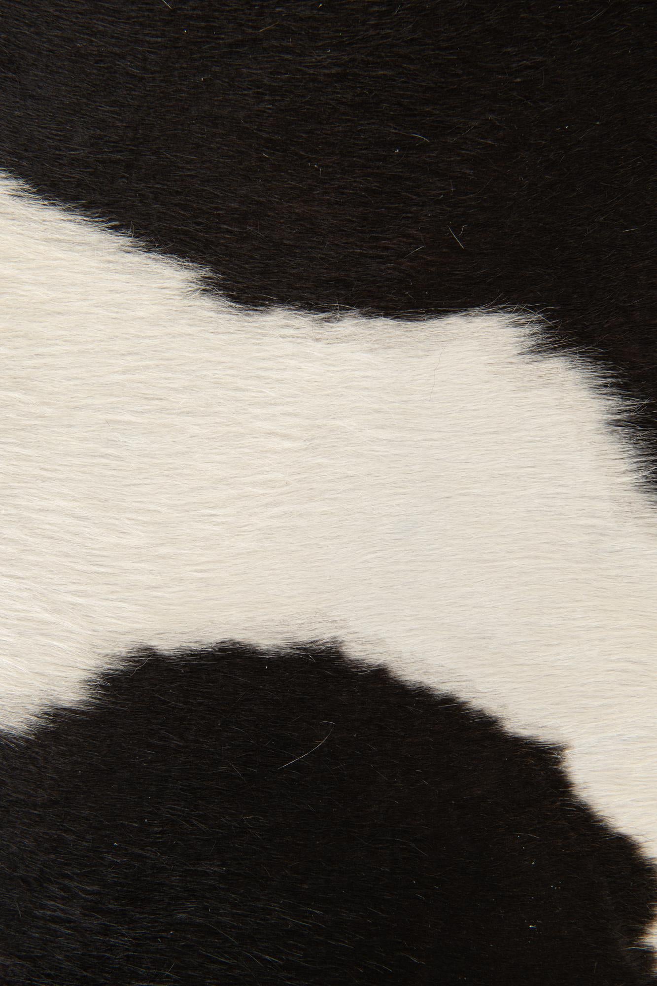 2' 1 x 2' 10 Cowhide Leather Rug
