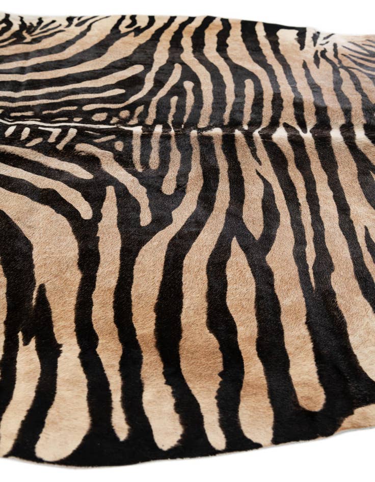 Detail image of 6' x 6' 6 Cowhide Leather Freeform Rug