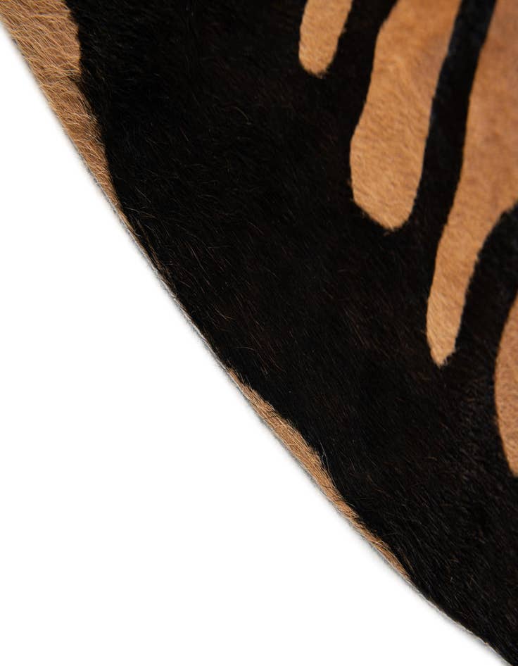 Detail image of 6' 5 x 7' Cowhide Leather Freeform Rug
