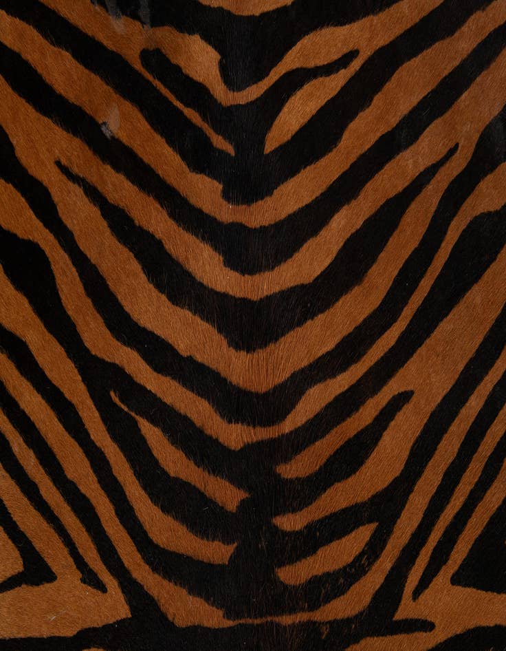 Detail image of 6' 5 x 7' Cowhide Leather Freeform Rug