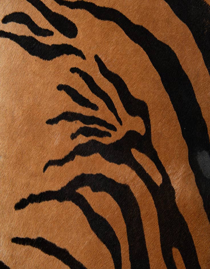 Detail image of 6' 5 x 7' Cowhide Leather Freeform Rug