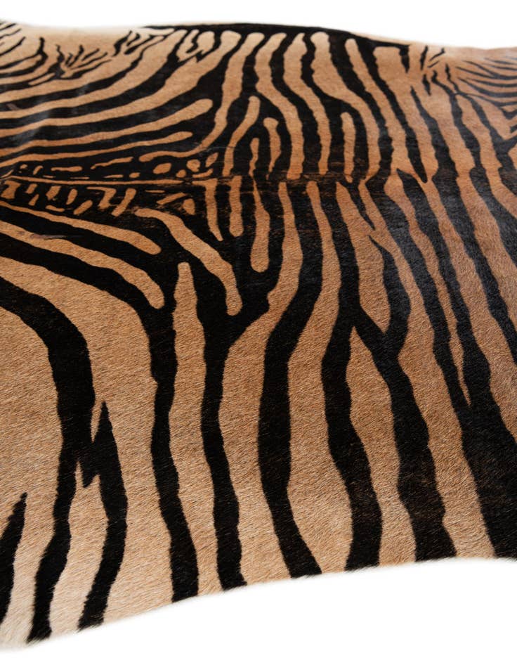 Detail image of 6' 5 x 7' Cowhide Leather Freeform Rug
