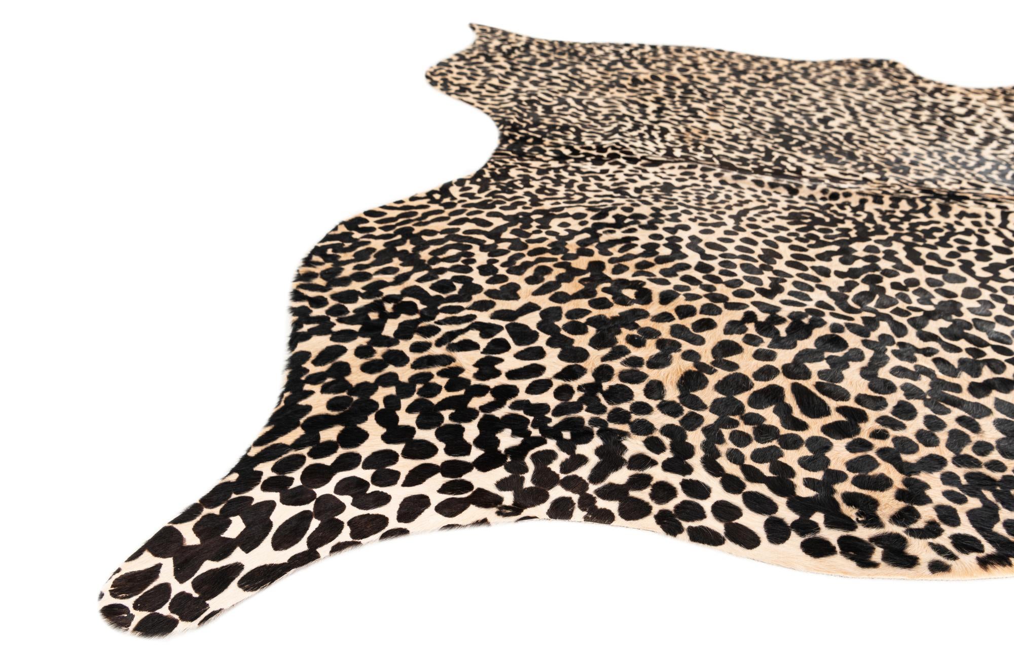 195cm x 205cm Cowhide Leather Alfombra Freeform