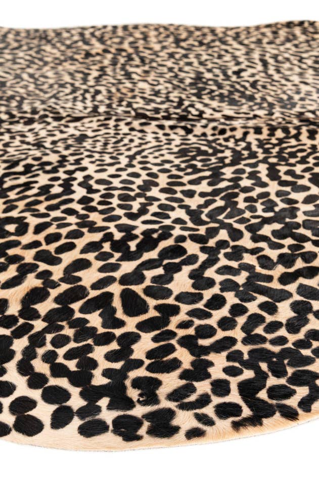 Detail image of 195cm x 205cm Cowhide Leather Alfombra Freeform