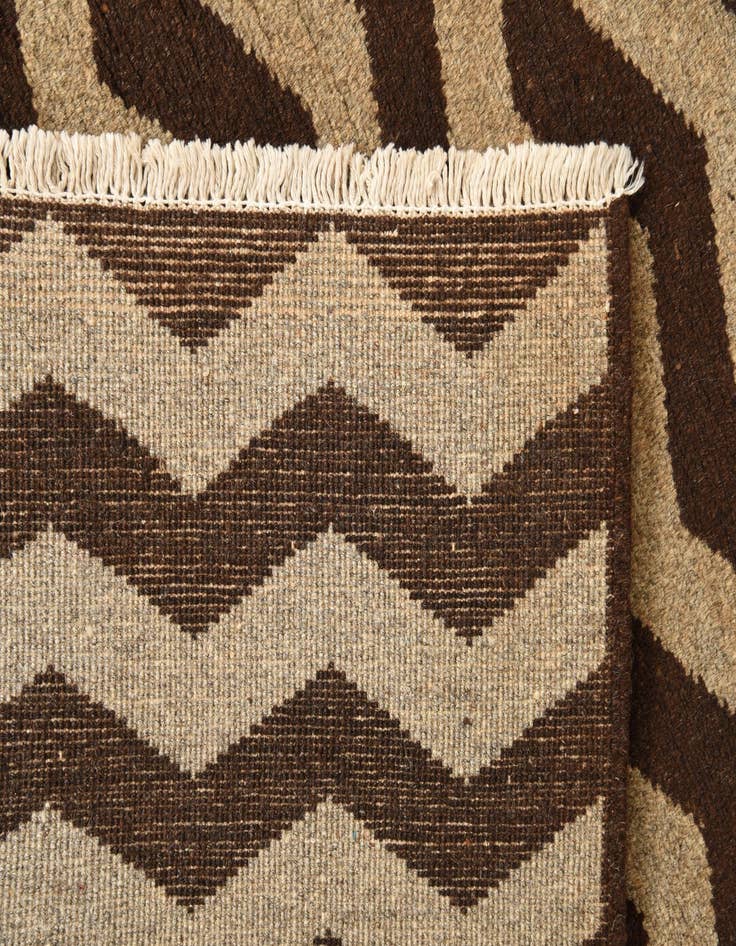 Detail image of 4' 10 x 6' 3  Hand Knotted Modern Ziegler Rug