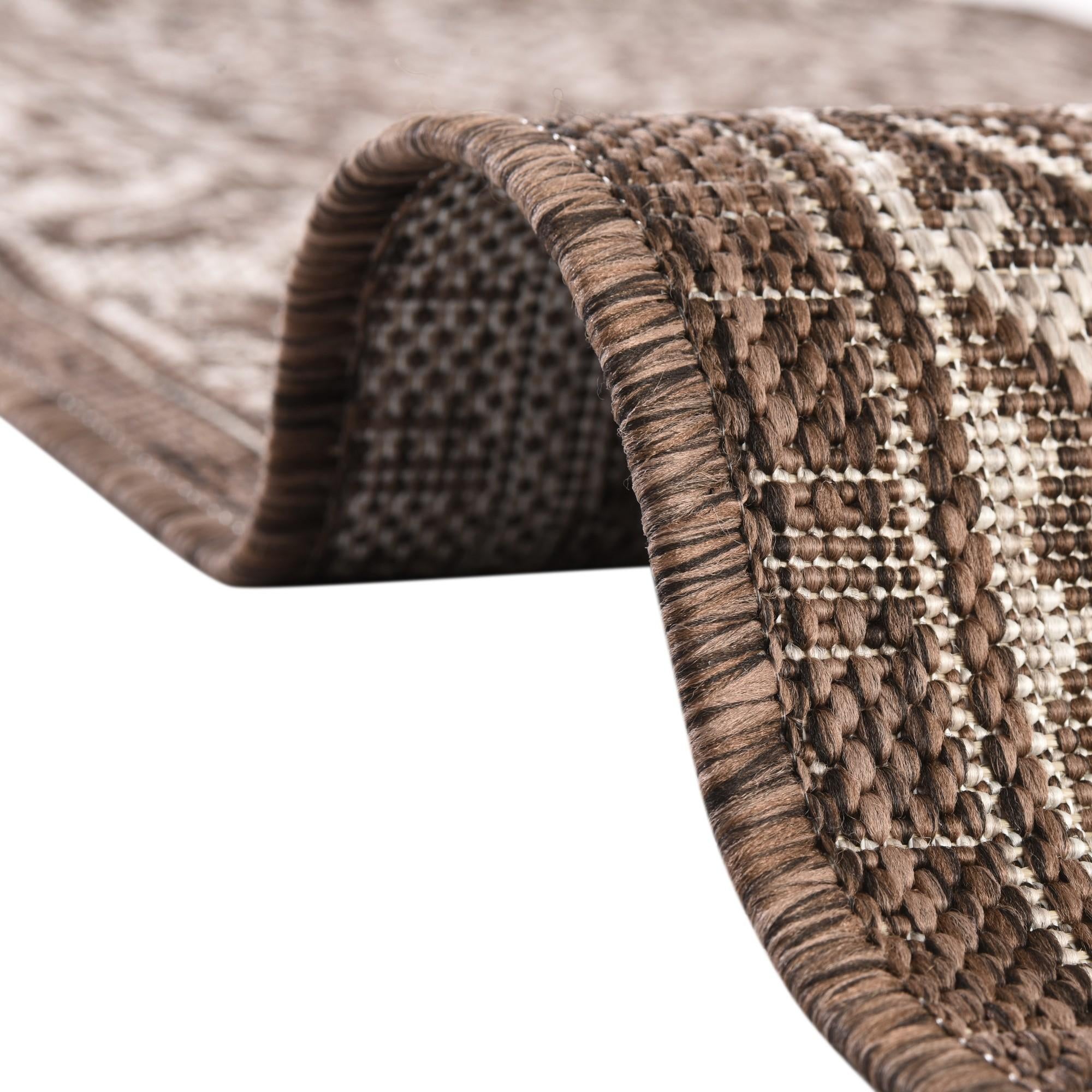 7' 10 x 7' 10 Easy-Clean Aztec Indoor / Outdoor Octagon Rug