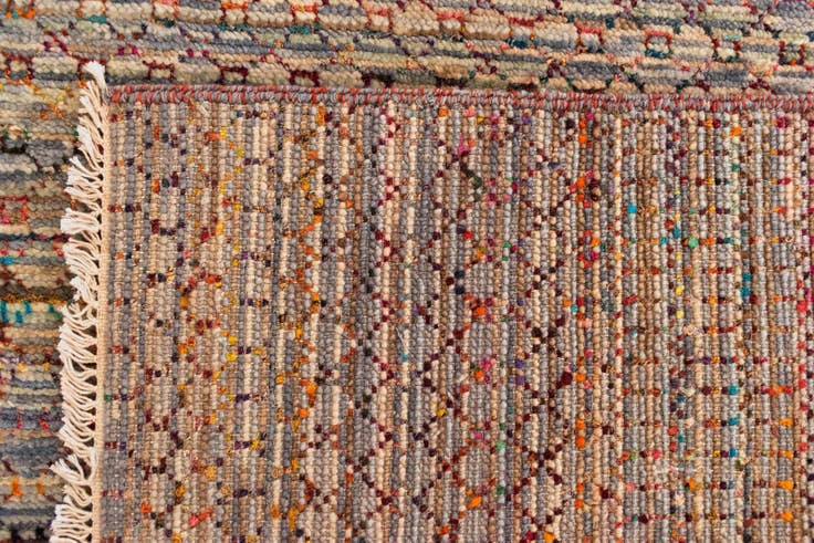 Detail image of 6' 8 x 9' 11 Agra Wool Rug