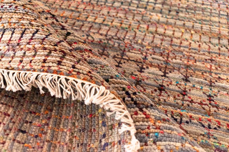 Detail image of 6' 8 x 9' 11 Agra Wool Rug