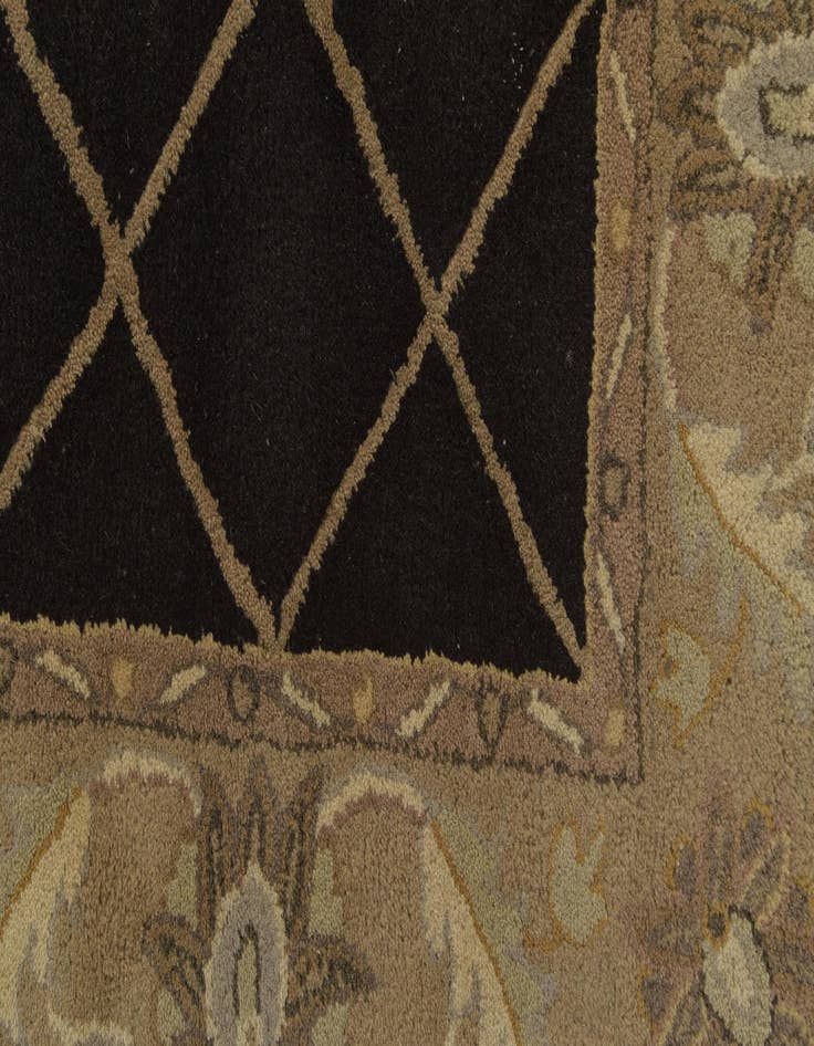 Detail image of 5' 1 x 7' 7 Agra Rug
