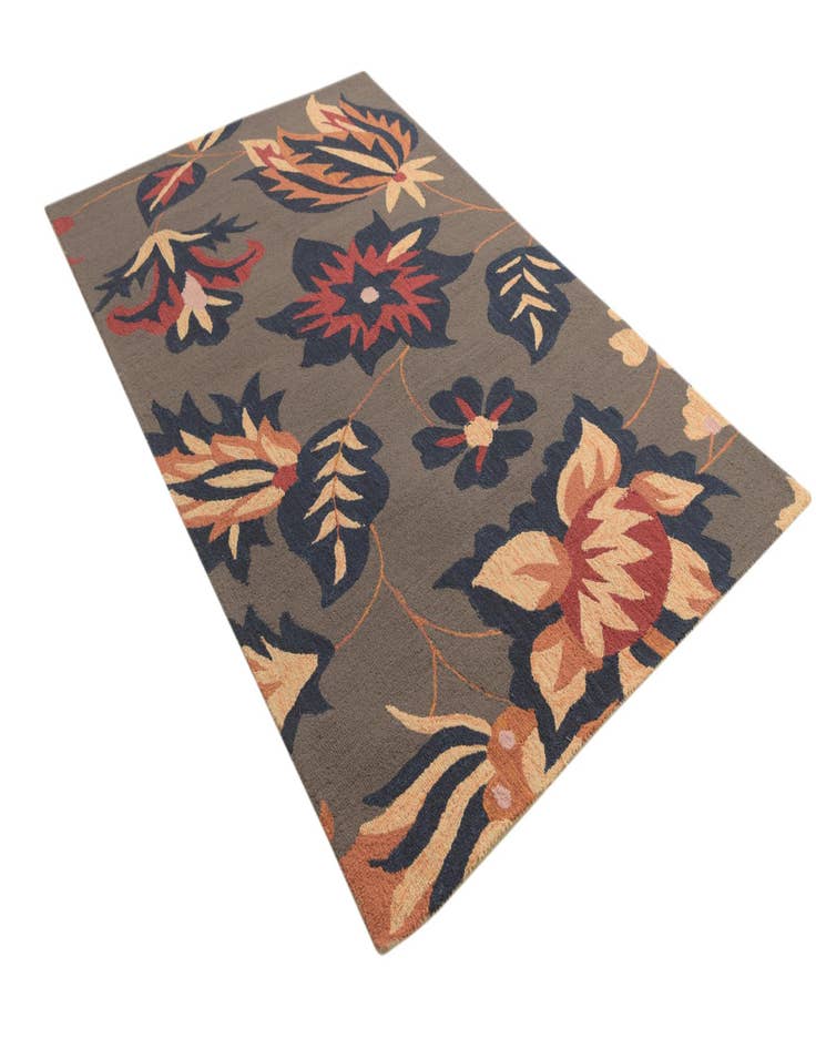 Detail image of 5' 1 x 8' Agra Wool Rug